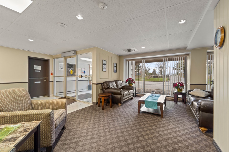 Leamington Towers Apartments - 1 Bedroom, 1 Bath A Apartment for 5