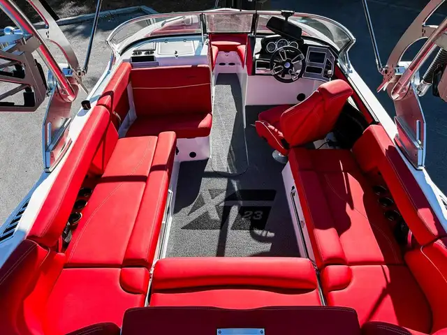 2019 Mastercraft XT 23 in Powerboats & Motorboats in Laval / North Shore - Image 12