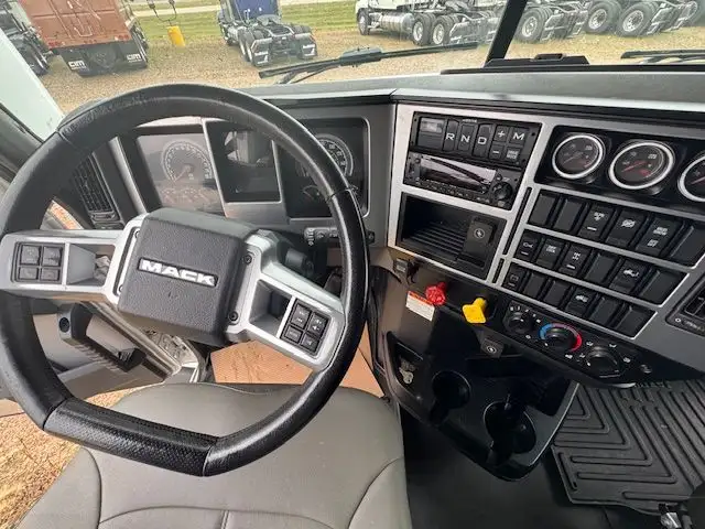 2023 Mack Anthem 64T 48 mDRIVE S40 in Heavy Trucks in Regina - Image 10