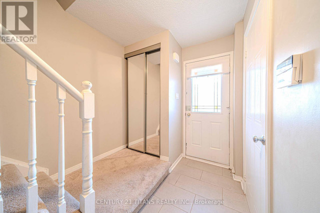#62 -1610 CRAWFORTH ST Whitby, Ontario in Condos for Sale in Oshawa / Durham Region - Image 2