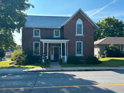 134 Bridge Street West - Top floor one-bedroom apartment in char