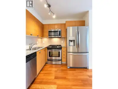Freshly painted & move-in ready in Fairview! This well-appointed 550 sq.ft. 1 bed + den offers a fun...
