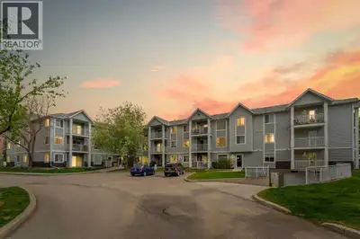 FRESHLY PAINTED | CONVENIENT LOCATION | 2 BEDROOMS + 2 BATHROOMS | TITLED PARKING | IN-UNIT LAUNDRY...