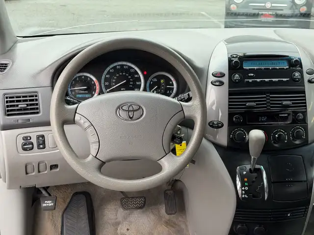 2006 Toyota Sienna 5dr CE 8-Passenger, FREE 0NE YEAR 20,000 KM L in Cars & Trucks in Vancouver - Image 16