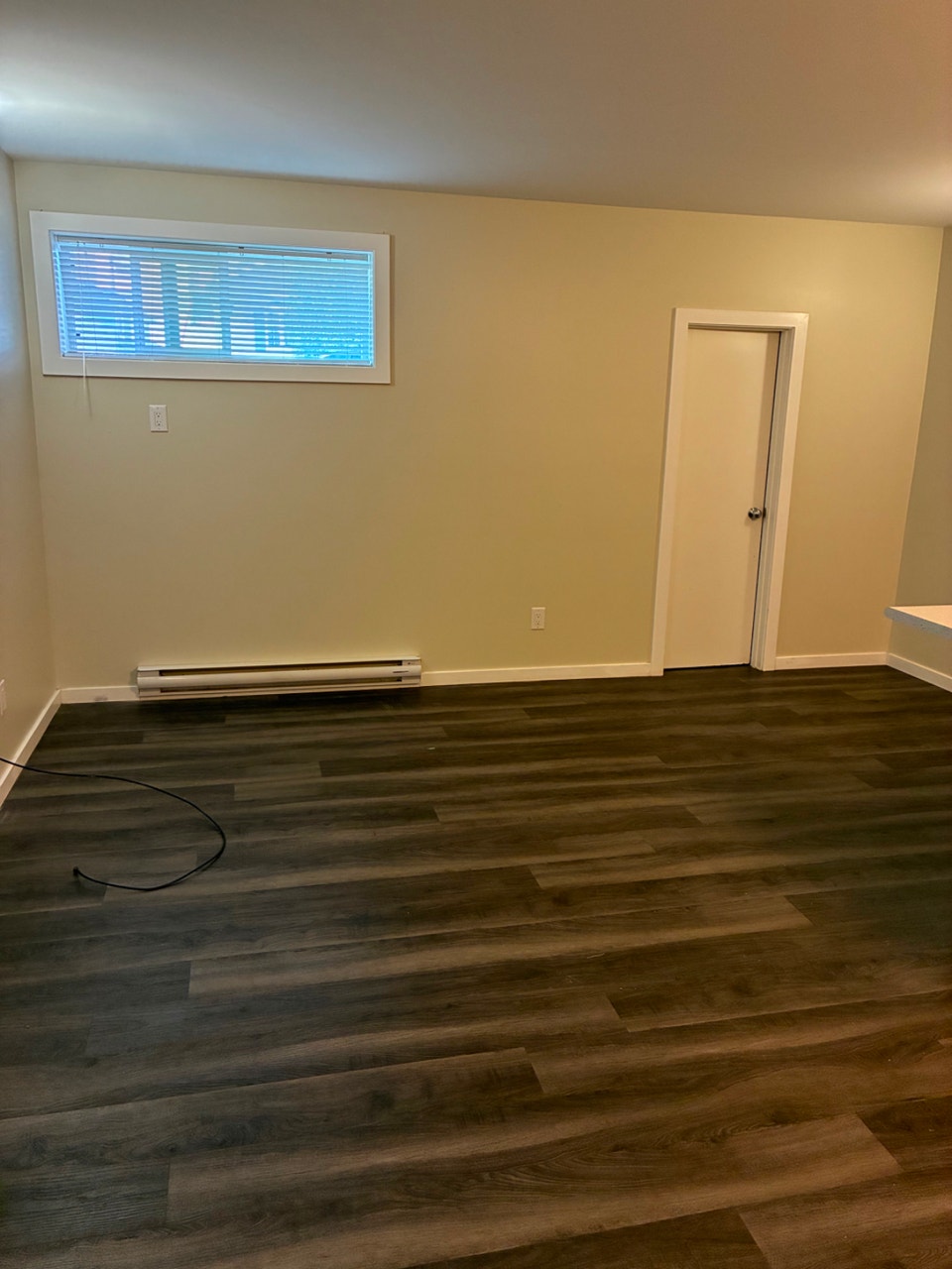 Clean & quiet 2 bedroom, 2 bathroom in desirable Crescentwood 4