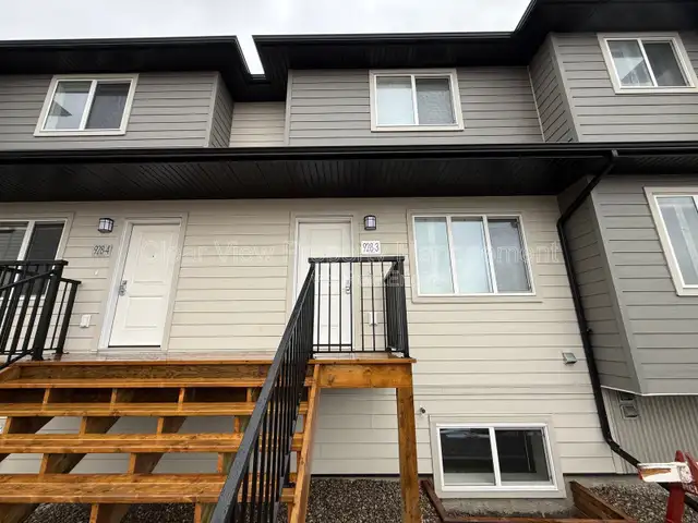 4 Bed Townhouse in Lethbridge