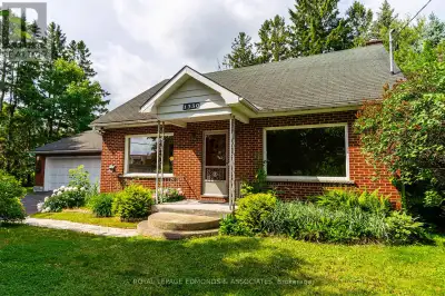 Benefitting from affordable Laurentian Valley taxes & efficient natural gas heating, this solid 2-st...