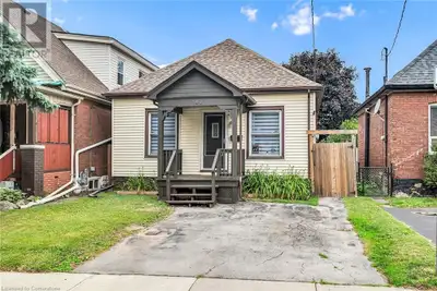 Charming 2 bed, 2 bath bungalow, south of Cannon Street, in the vibrant Crown Point community. Fresh...