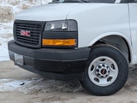 Gas V6 4.3L engine for reliable power | Rear-wheel drive for enhanced stability | Traction and stabi... (image 1)