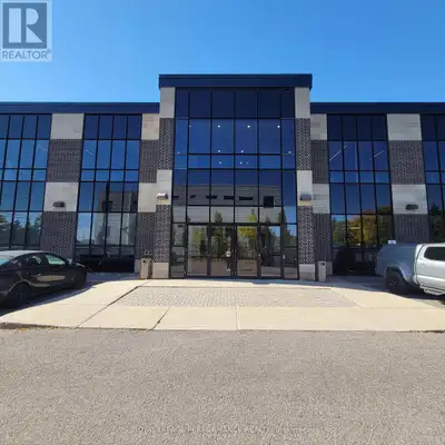 An exceptional opportunity to lease a shared office facility in one of Orléans most prominent commer...