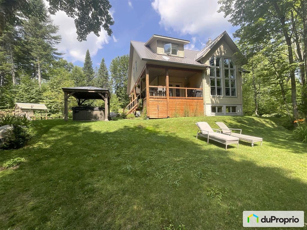 $879,000 - 1 1/2 Storey for sale in St-Raymond — photo 1