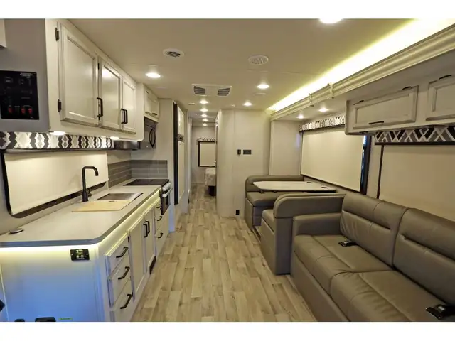 2022 Jayco Greyhawk 29MV Classe C VR/RV Crics Hydrauliques + Sol in RVs & Motorhomes in Laval / North Shore - Image 5
