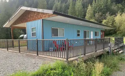 Beautiful two bedroom, one bathroom shipping container home. Built with 2 20ft containers a 1x 40ft...