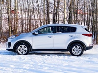 The 2017 Kia Sportage LX delivers a blend of practicality and modern design, making it an excellent... (image 4)