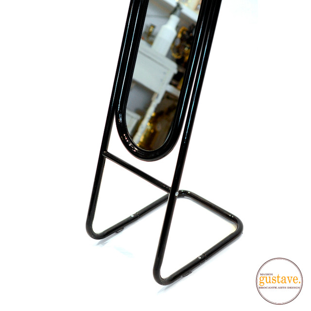 Miroir sur pied tubulaire noir postmoderne dans Décoration intérieure et accessoires  à Saint-Hyacinthe - Image 3