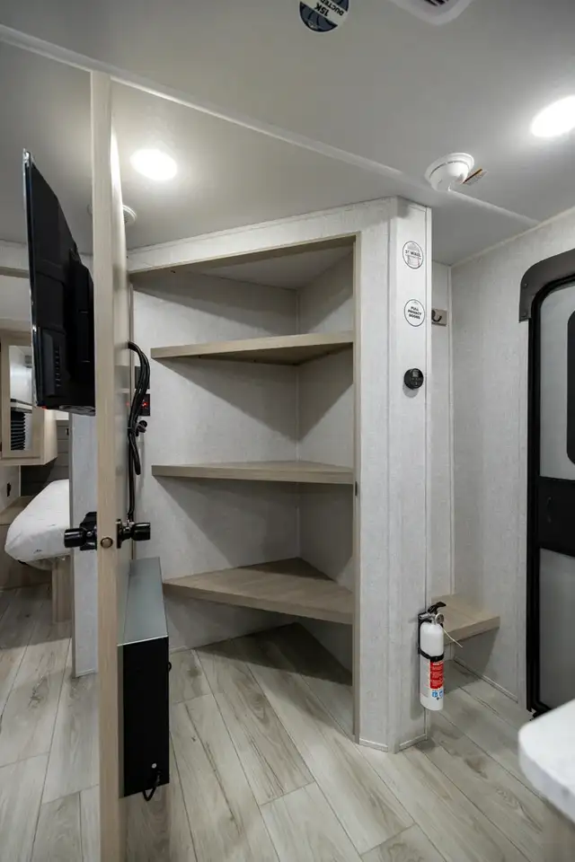 2026 Forest River EASTY TO WEST DELLA TERRA 275BH BUNKS BUNK MOD in Travel Trailers & Campers in Regina - Image 9