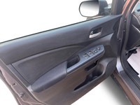 Experience year-round confidence and everyday versatility in this 2016 Honda CR-V LX AWD. Powered by... (image 9)
