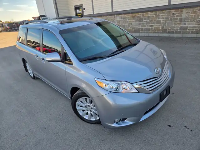 2014 Toyota Sienna LIMITED / AWD / SUNROOF / LEATHER 7 PASSAGER in Cars & Trucks in West Island - Image 10