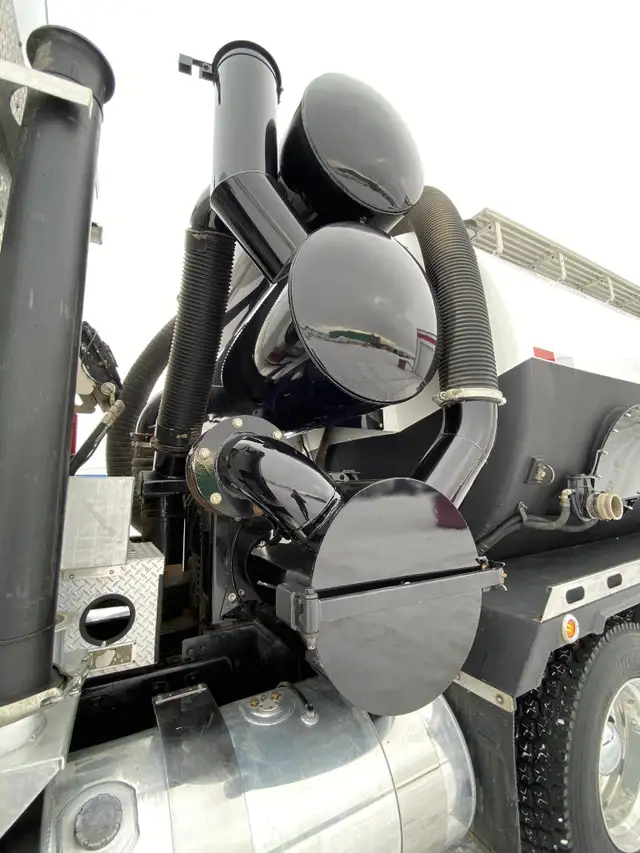 2016 KENWORTH T800 in Heavy Trucks in Kamloops - Image 28