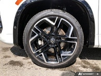 One Owner & Clean Carfax | Executive Driven and sourced from Volkswagen Canada! Courtesy Chrysler do... (image 9)