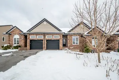 ARI Properties is proud to welcome you to Fairwinds Place Bedford! A spacious and modern 2,300 sq. f...