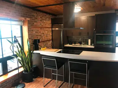 Located on the top floor this Appealing 1 bedroom features large bright windows that show a beautifu...