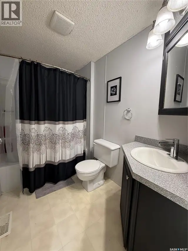 710 1st AVENUE W Kindersley, Saskatchewan in Houses for Sale in Saskatoon - Image 10