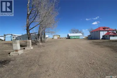 Premium commercial opportunity in Shaunavon, SK. Ideally located on the east side of the community i...
