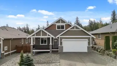 Wonderful 10-year-old residence in River's Reach, Harrison Mills/Lake Errock! This 3 bed + den, 3 ba...