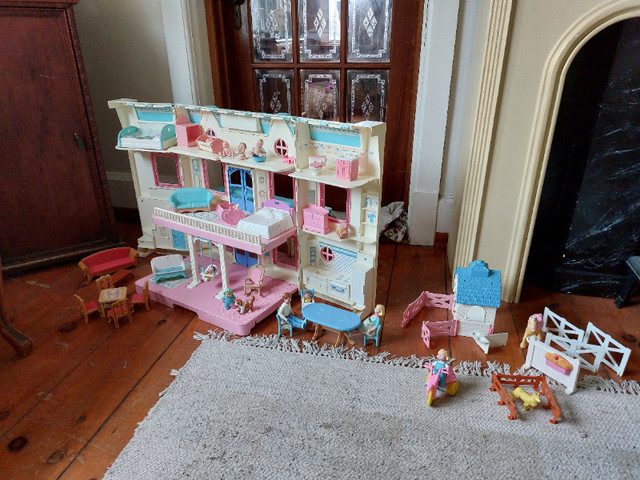 Doll House - Full of furniture and little people! in Toys & Games in Kitchener / Waterloo - Image 3