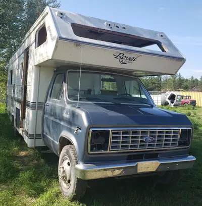 Royal Classic Motorhome (Camper Parted Out, Runs Great) • 7.5L fuel-injected V8 • 4-speed overdrive...