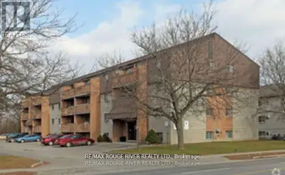 402 - 560 BLOOR STREET E Oshawa (Farewell), Ontario