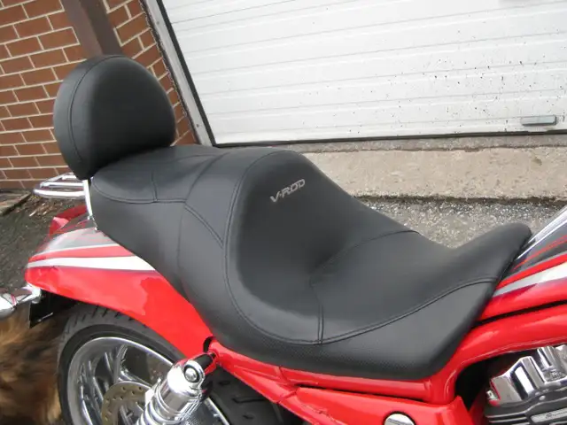 2006 Harley-Davidson CVO VRSCSE2 Screamin’ Eagle V-Rod in Street, Cruisers & Choppers in City of Toronto - Image 8