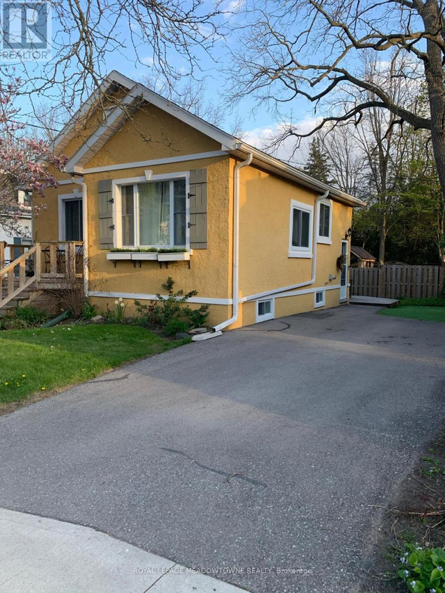 5 POLLOCK AVE Cambridge, Ontario in Houses for Sale in Cambridge - Image 3