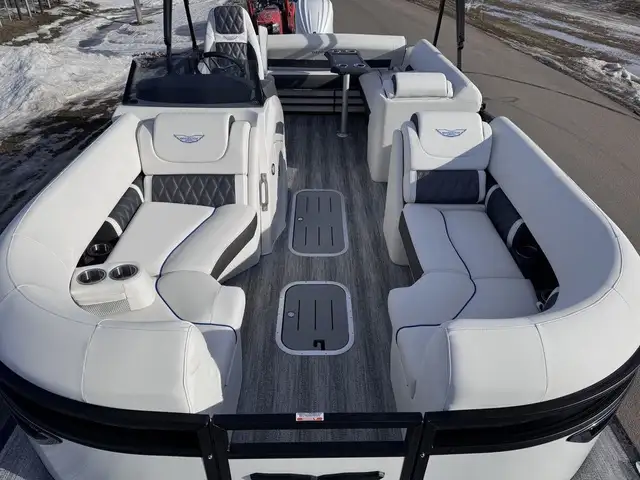 2025 Bennington 23LXSSBSE in Powerboats & Motorboats in St. Albert - Image 9