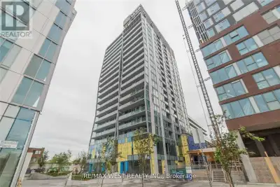 Welcome To Riverside Square - 2 Bedroom 1 Washroom! Condo Is Located In The Heart Of Riverside/Lesli...