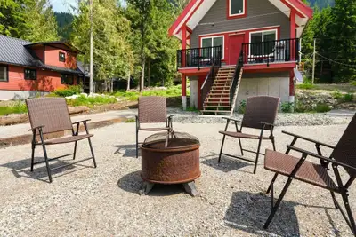 Welcome to the Blue Serenity Cabin in Hope! This exquisite cabin is located in the scenic Sunshine V...