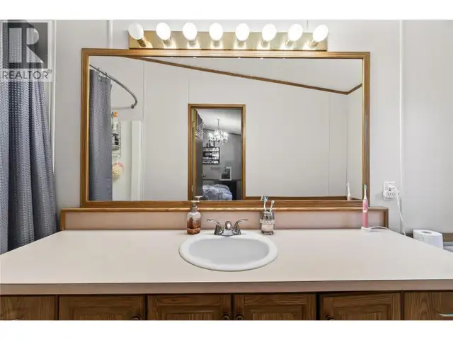 19 West Poirier Road Mara, British Columbia in Houses for Sale in Kamloops - Image 26