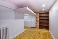 Akelius one bedroom apartment for rent. Located near Ave Van Horne in the Cote-des-Neiges neighborho... (image 3)