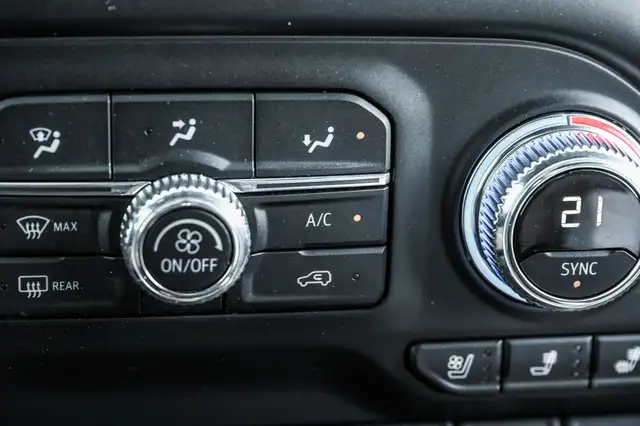 2020 GMC Sierra 2500HD AT4 AWD * Crew Cab * 6.6L V8 Duramax Dies in Cars & Trucks in City of Montréal - Image 33