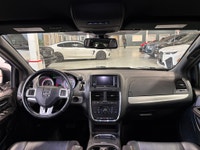 **SPRING SPECIAL!** FEATURING : V6 POWERED, POWER SLIDING DOORS, POWER TRUNK, 7 PASSENGER STOW&GO FO... (image 8)