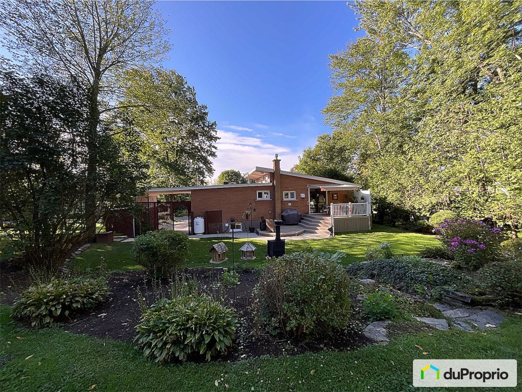 $675,500 - Bungalow for sale in Dunham — photo 3
