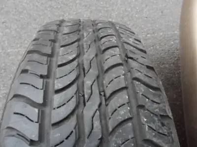 Pneu Hiver 235-70-16 , 2 pneu , bonne condition , possibilité de livraison 514-772-6408