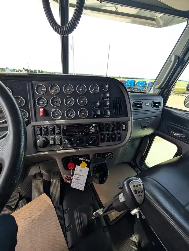 2019 PETERBILT 367 in Heavy Trucks in Kamloops - Image 24