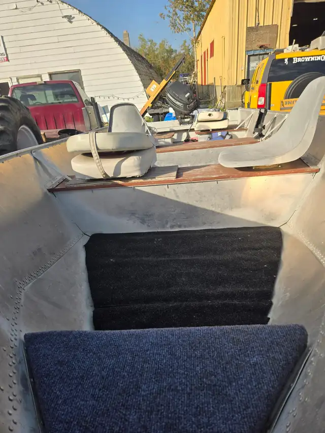 16' Lund Aluminum boat with 25hp Merc in Powerboats & Motorboats in Prince Albert - Image 8