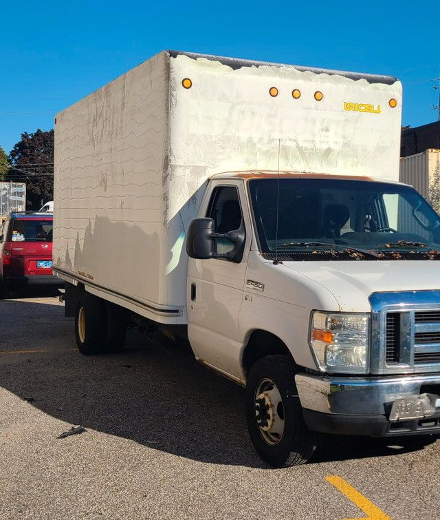 2009 Ford E-450 in Cars & Trucks in Markham / York Region - Image 2