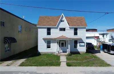 Beautifully Renovated Mixed-Use Building – Downtown Gore Bay This updated 2-storey commercial buildi...