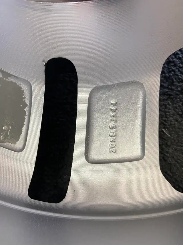 OEM 20" chrome Wheels Chevy Silverado & GMC 2500 3500 in Tires & Rims in City of Toronto - Image 5