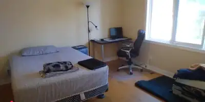 SEPT 1 – ROOM – 16x15 with Private Bath, Extra Sink & Fridge – $950 - Location: Merivale/Baseline –...
