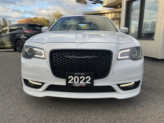 2022 Chrysler 300 Touring L AWD - LTHR! NAV! BACK-UP CAM! BSM! in Cars & Trucks in Kitchener / Waterloo - Image 3
